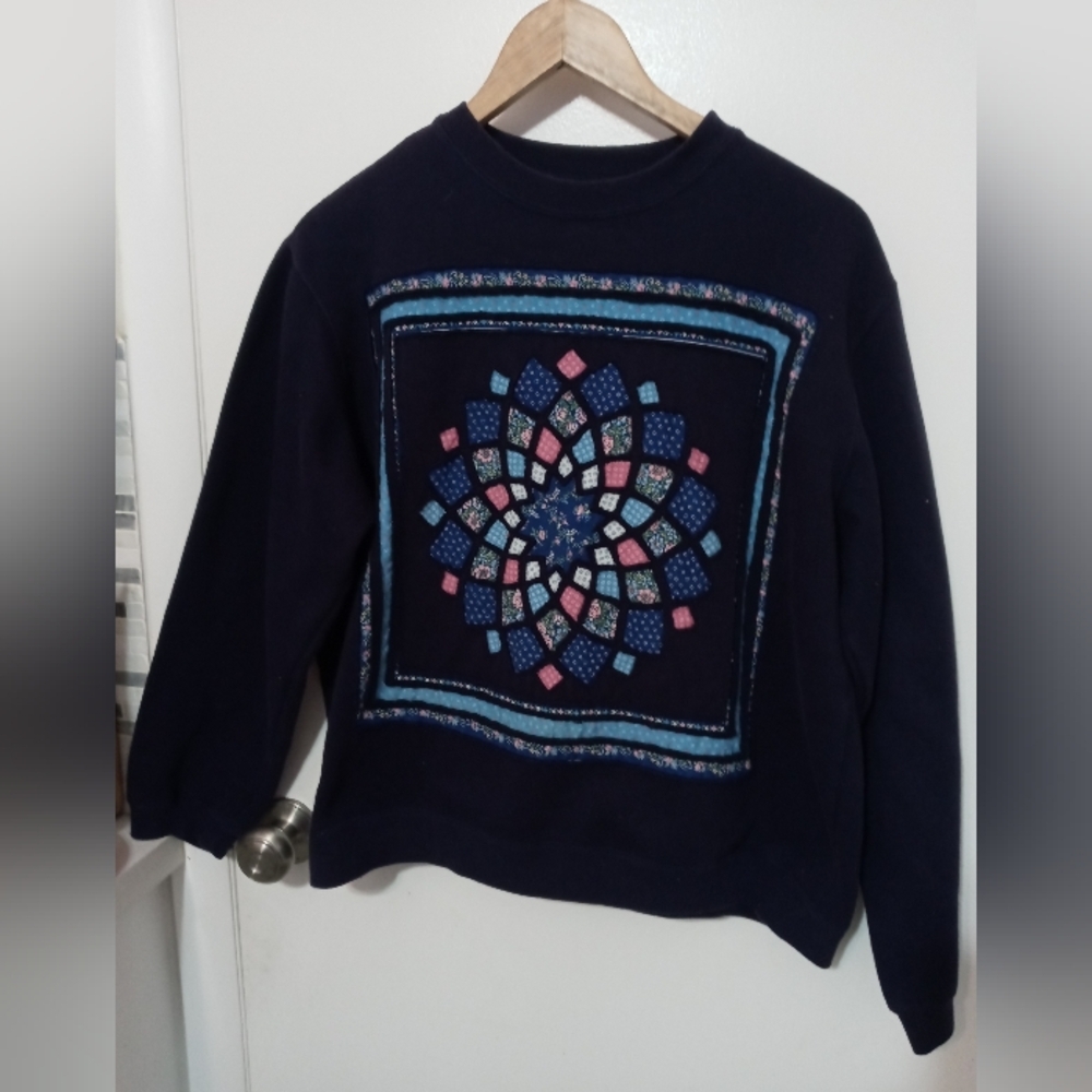 Classic elements Vintage Navy blue Quilt " front Sweatshirt Lg